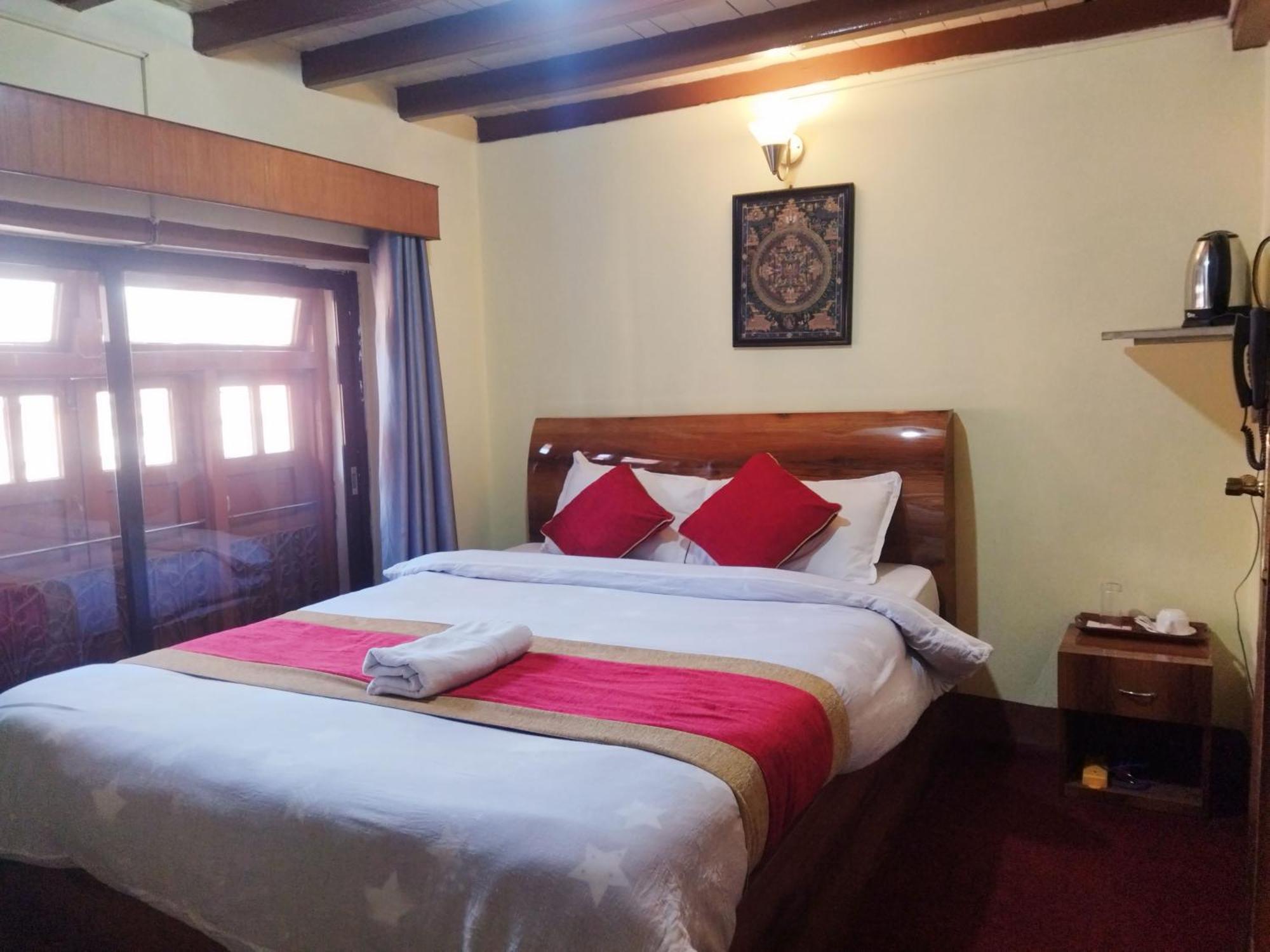 Hotel Rupakot And Rooftop Restaurant Bhatgoan Exterior foto