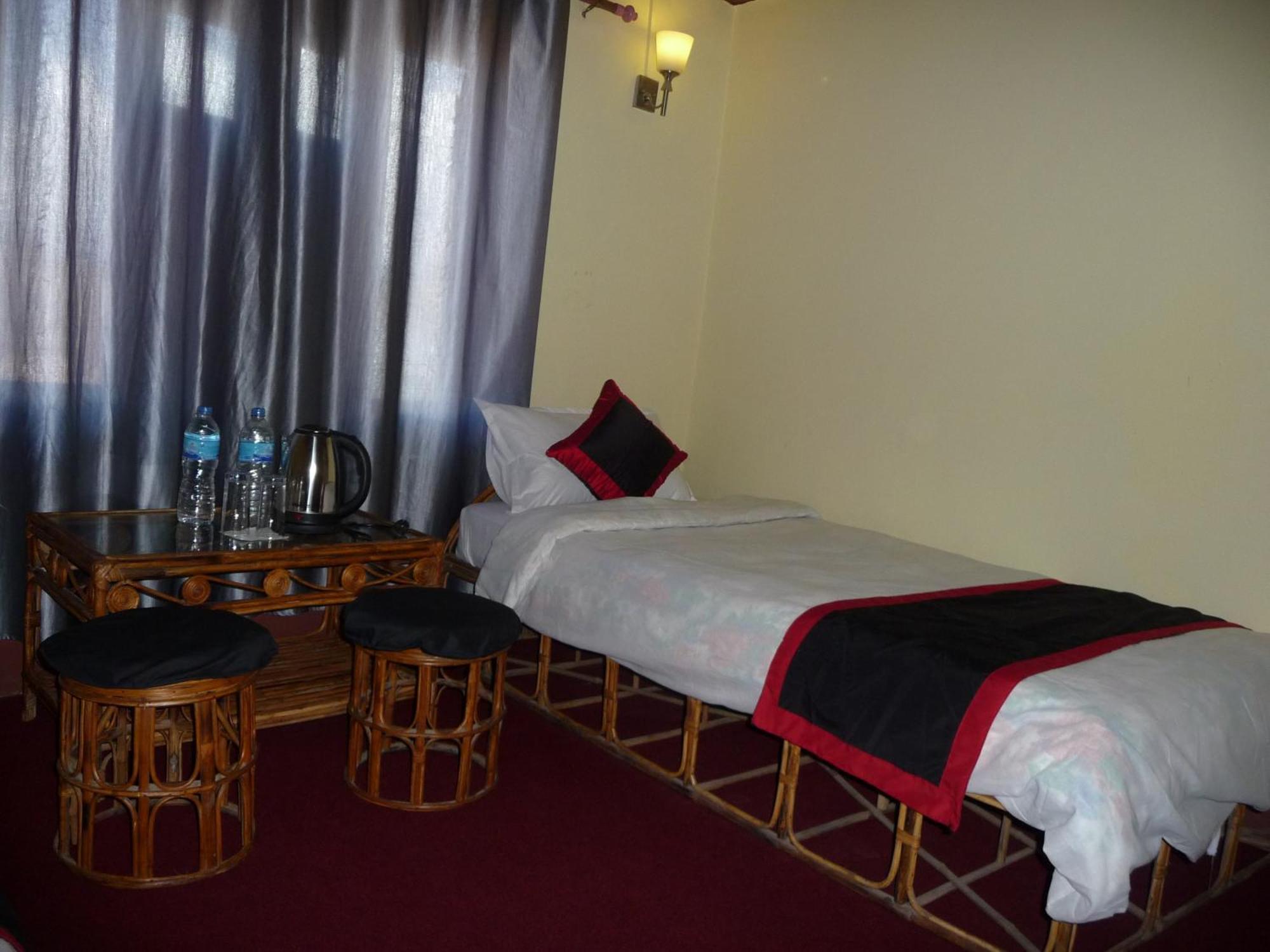 Hotel Rupakot And Rooftop Restaurant Bhatgoan Zimmer foto
